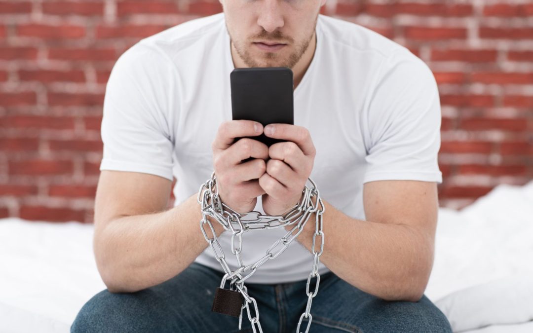 JOMO: el antídoto que tu empresa necesita (y tu salud mental también)