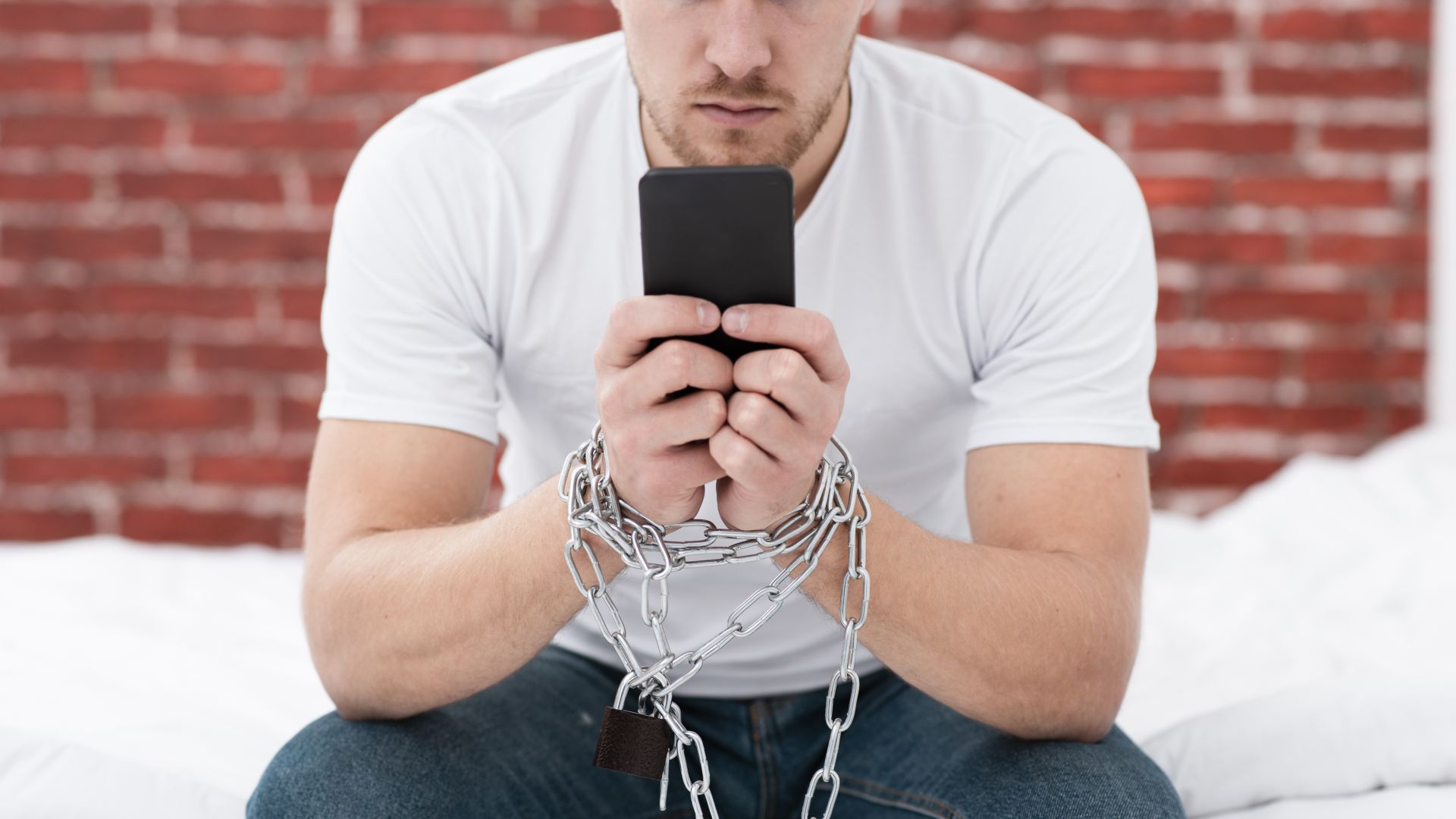 JOMO: el antídoto digital que tu empresa necesita (y tu salud mental también)