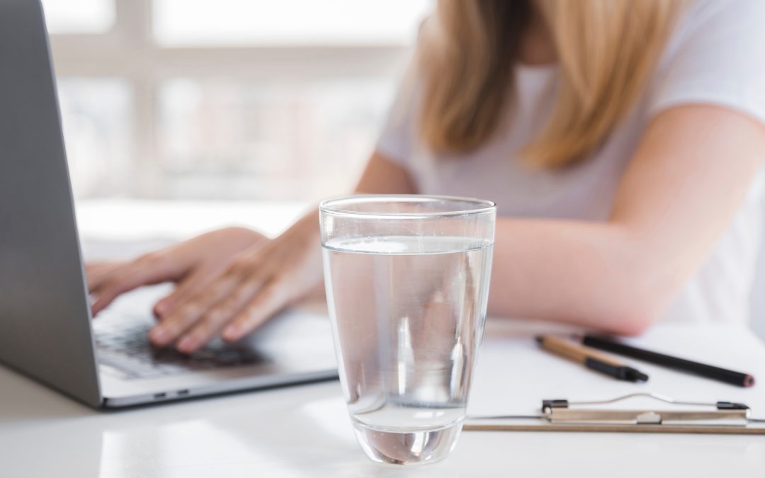 La hidratación en el trabajo, un pilar silencioso de la productividad en verano
