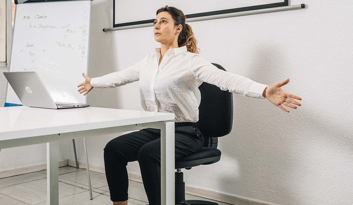 Respira, estira y actívate en el trabajo. Activación muscular.