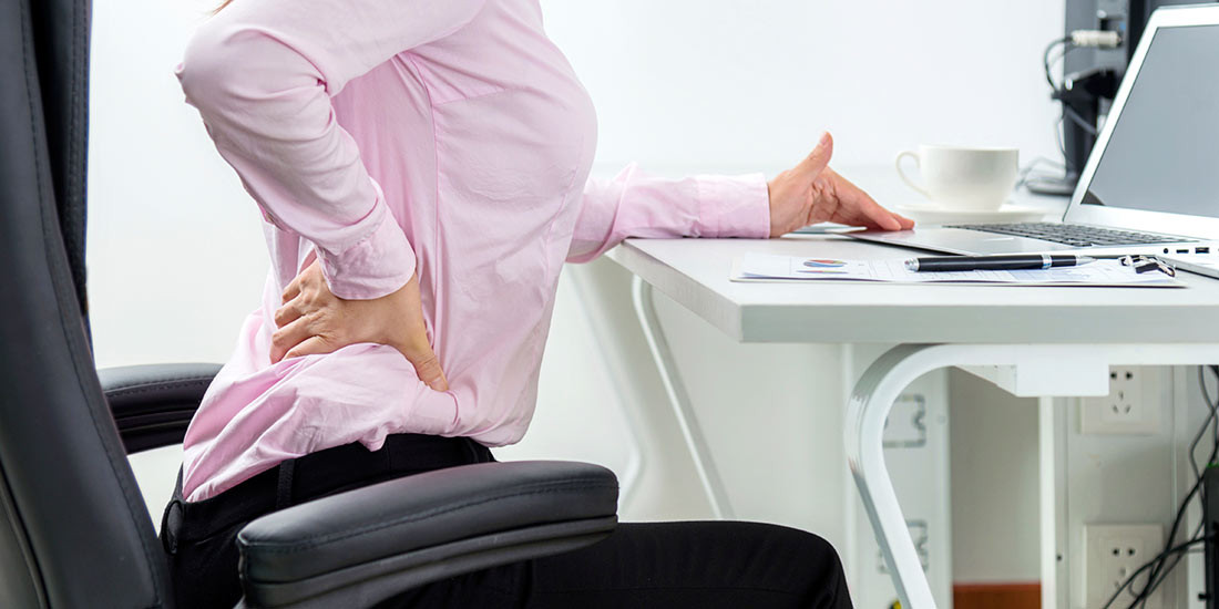 Estira en el trabajo y evita los dolores de espalda